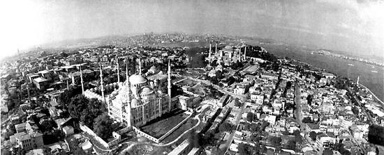 《伊斯坦布爾：壹座城市的記憶》[土耳其]奧爾罕・帕慕克著  何佩桦譯  上海人民出版社